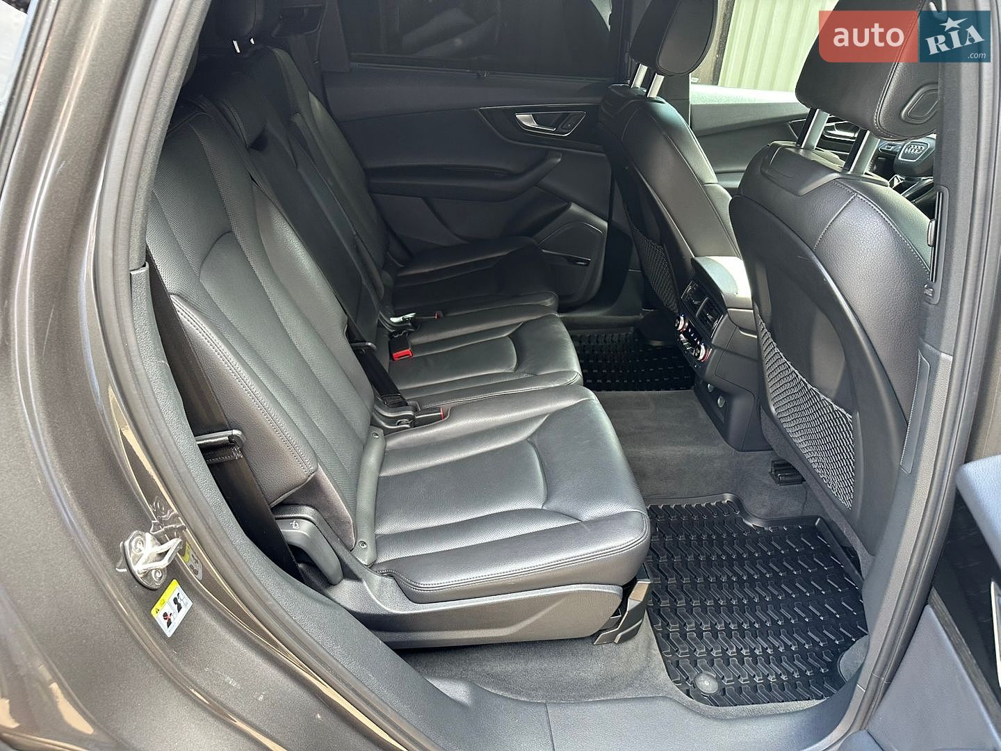 Audi Q7 2018 VIN WA1VAAF71JD034305 фото оголошення 14 з 27