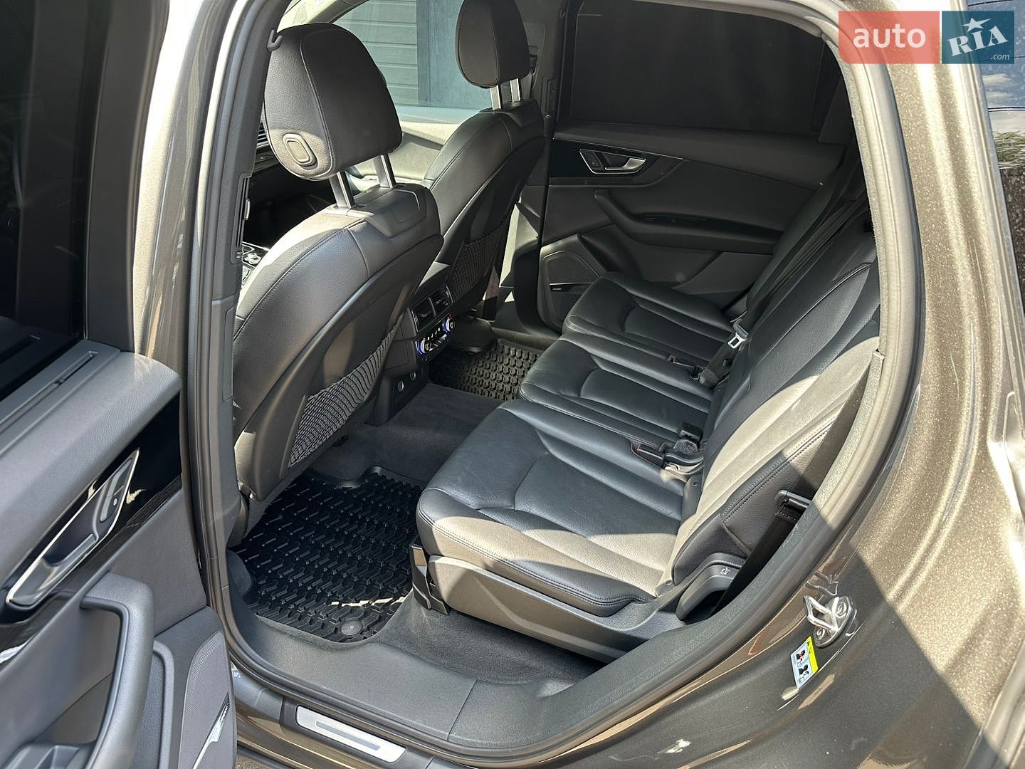Audi Q7 2018 VIN WA1VAAF71JD034305 фото оголошення 22 з 27