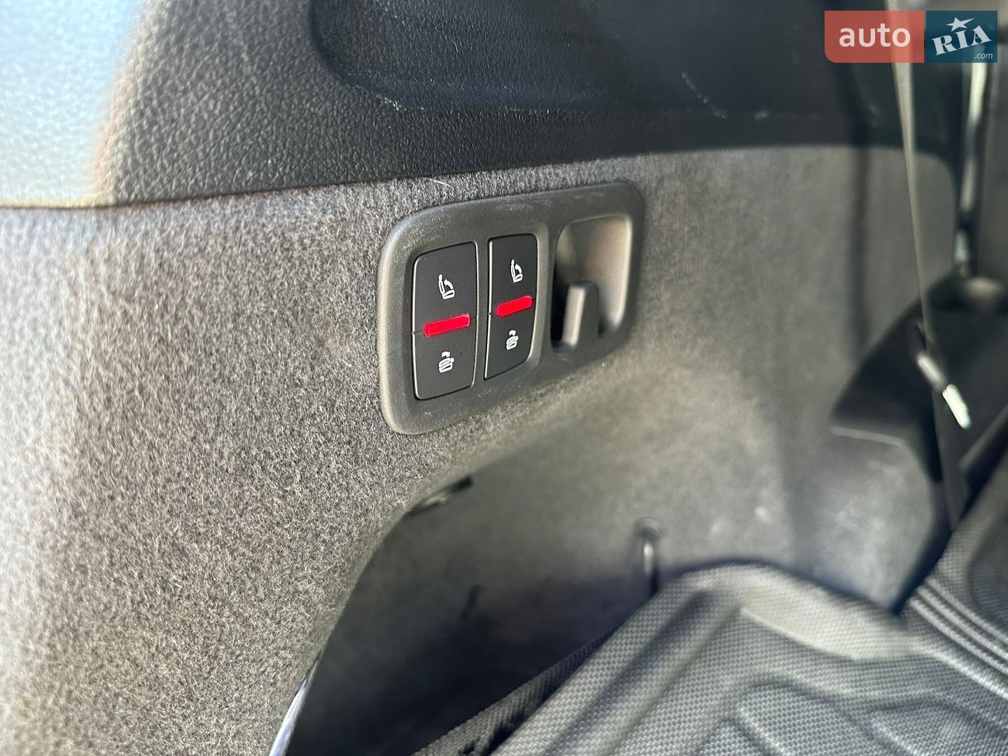 Audi Q7 2018 VIN WA1VAAF71JD034305 фото оголошення 26 з 27