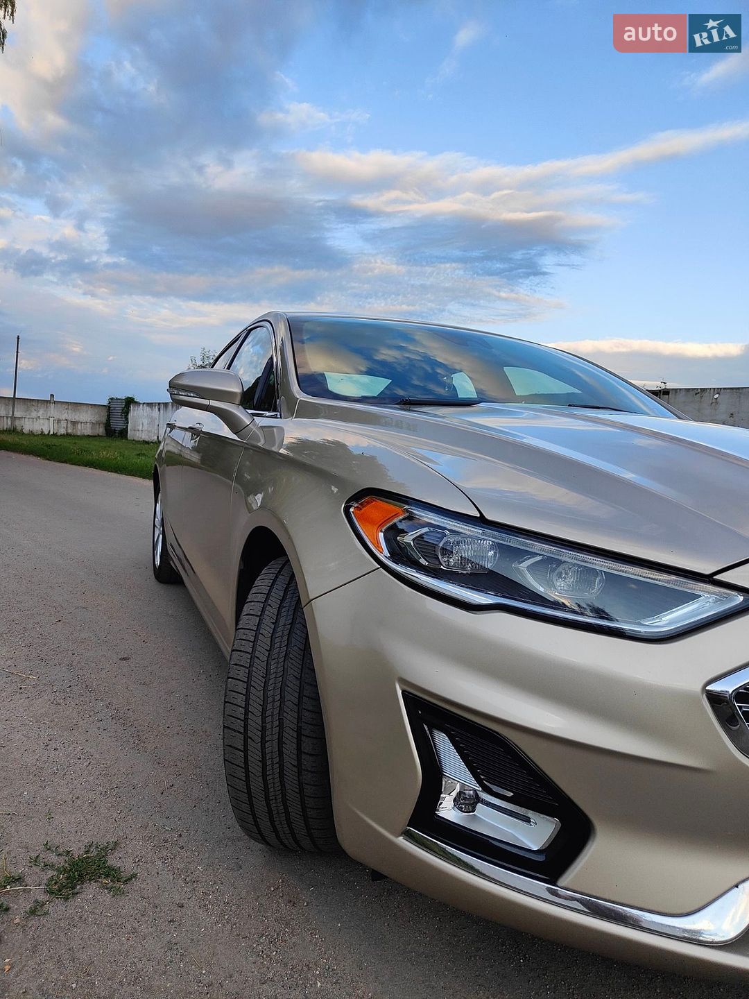 Ford Fusion 2019 VIN 3FA6P0SU4KR185250 фото оголошення 3 з 17