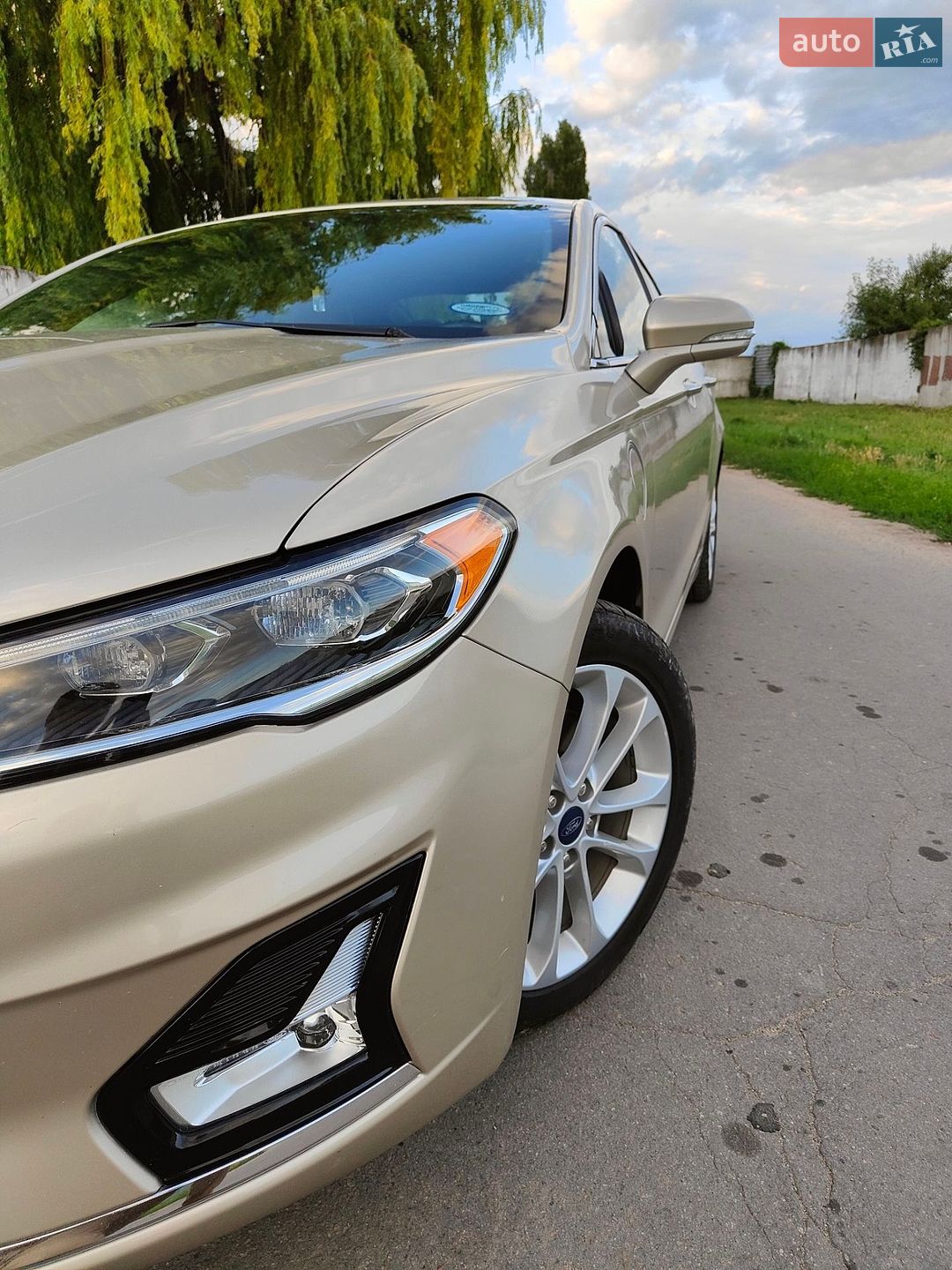 Ford Fusion 2019 VIN 3FA6P0SU4KR185250 фото оголошення 4 з 17