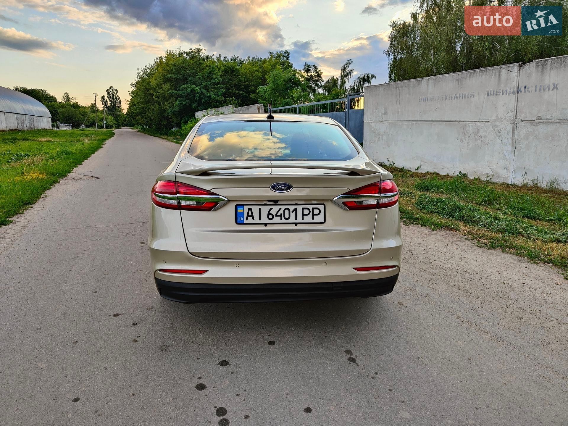 Ford Fusion 2019 VIN 3FA6P0SU4KR185250 фото оголошення 5 з 17