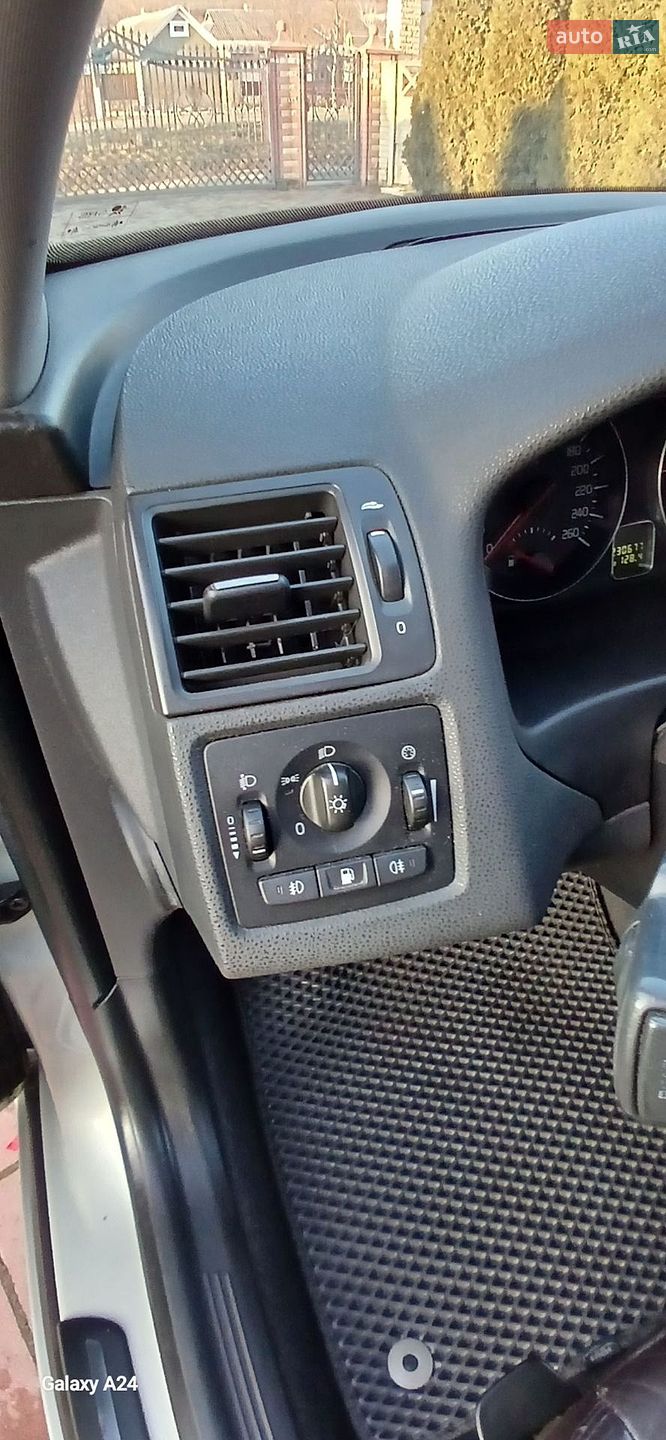 Volvo V50 2011 VIN YV1MW76F2B2601565 фото оголошення 2 з 51