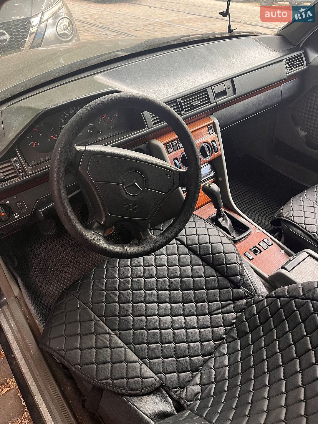 Mercedes-Benz E-Class 1992 VIN WDB1240811F232706 фото оголошення 4 з 8