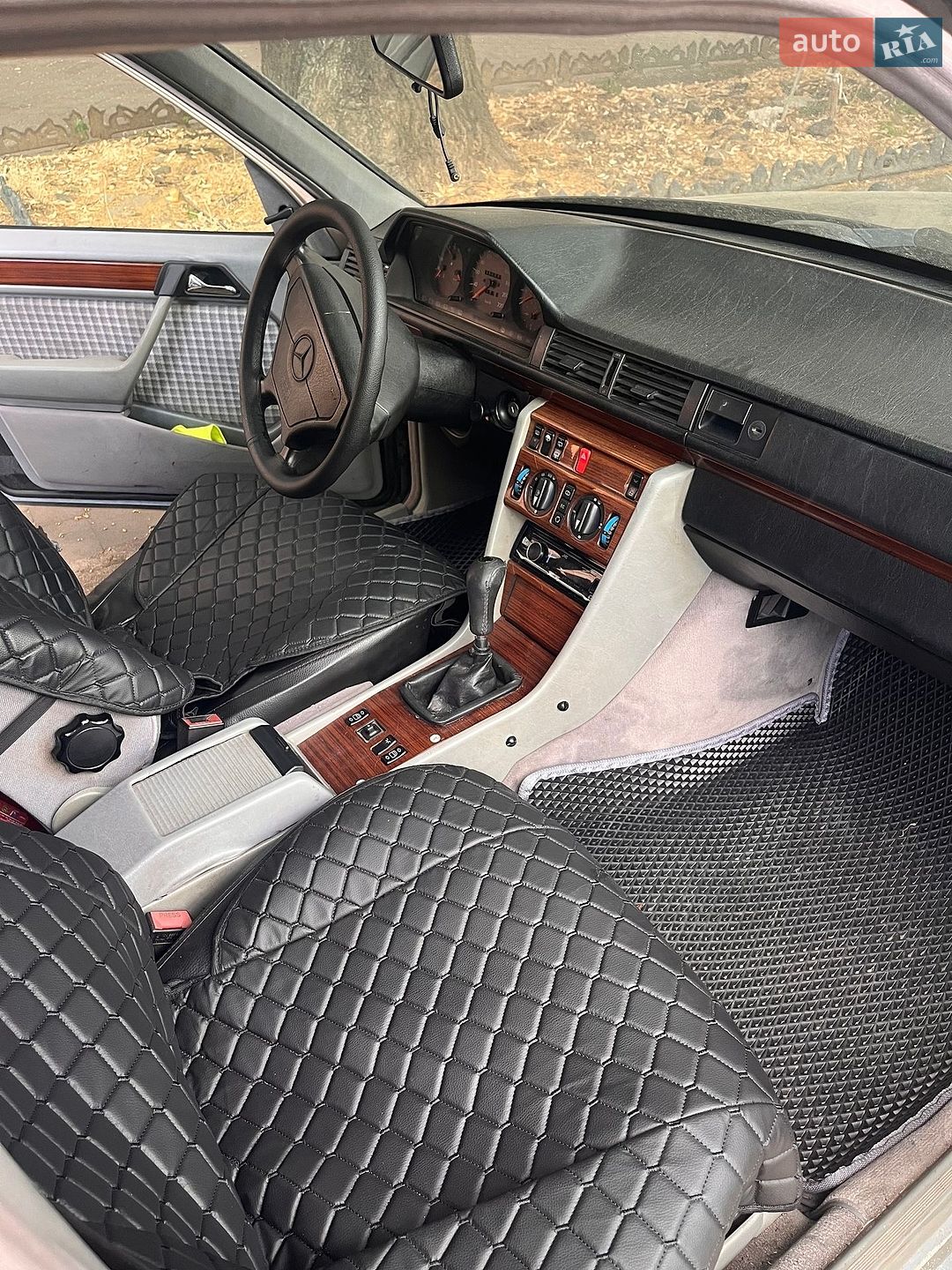 Mercedes-Benz E-Class 1992 VIN WDB1240811F232706 фото оголошення 5 з 8