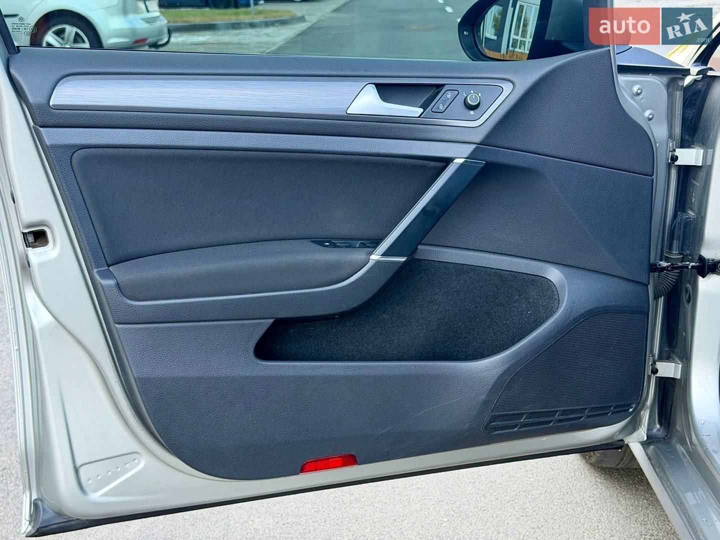 Volkswagen e-Golf 2019 VIN WVWZZZAUZL8906464 фото оголошення 20 з 39