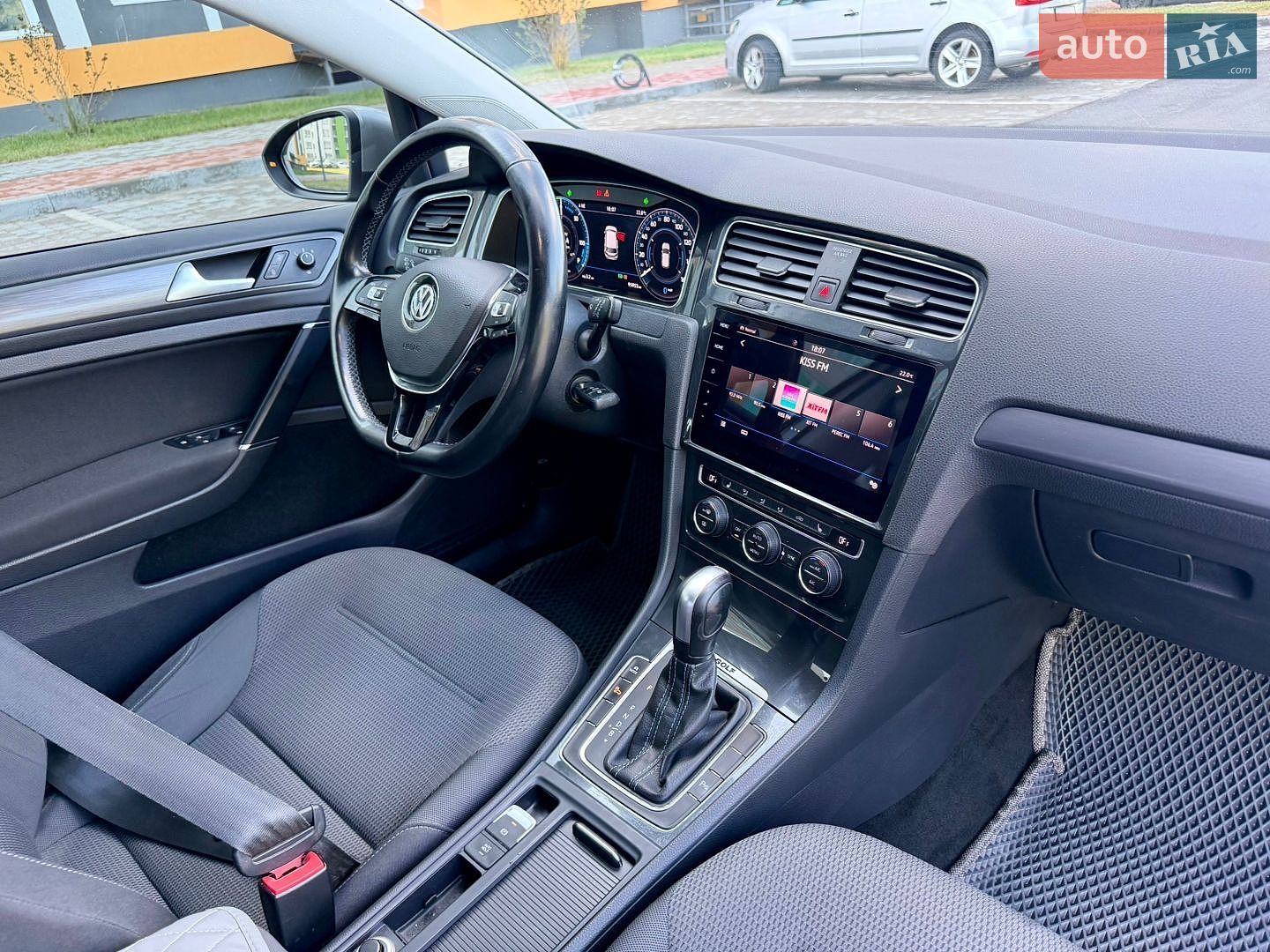 Volkswagen e-Golf 2019 VIN WVWZZZAUZL8906464 фото оголошення 24 з 39