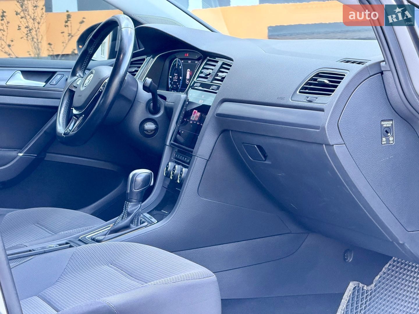 Volkswagen e-Golf 2019 VIN WVWZZZAUZL8906464 фото оголошення 25 з 39