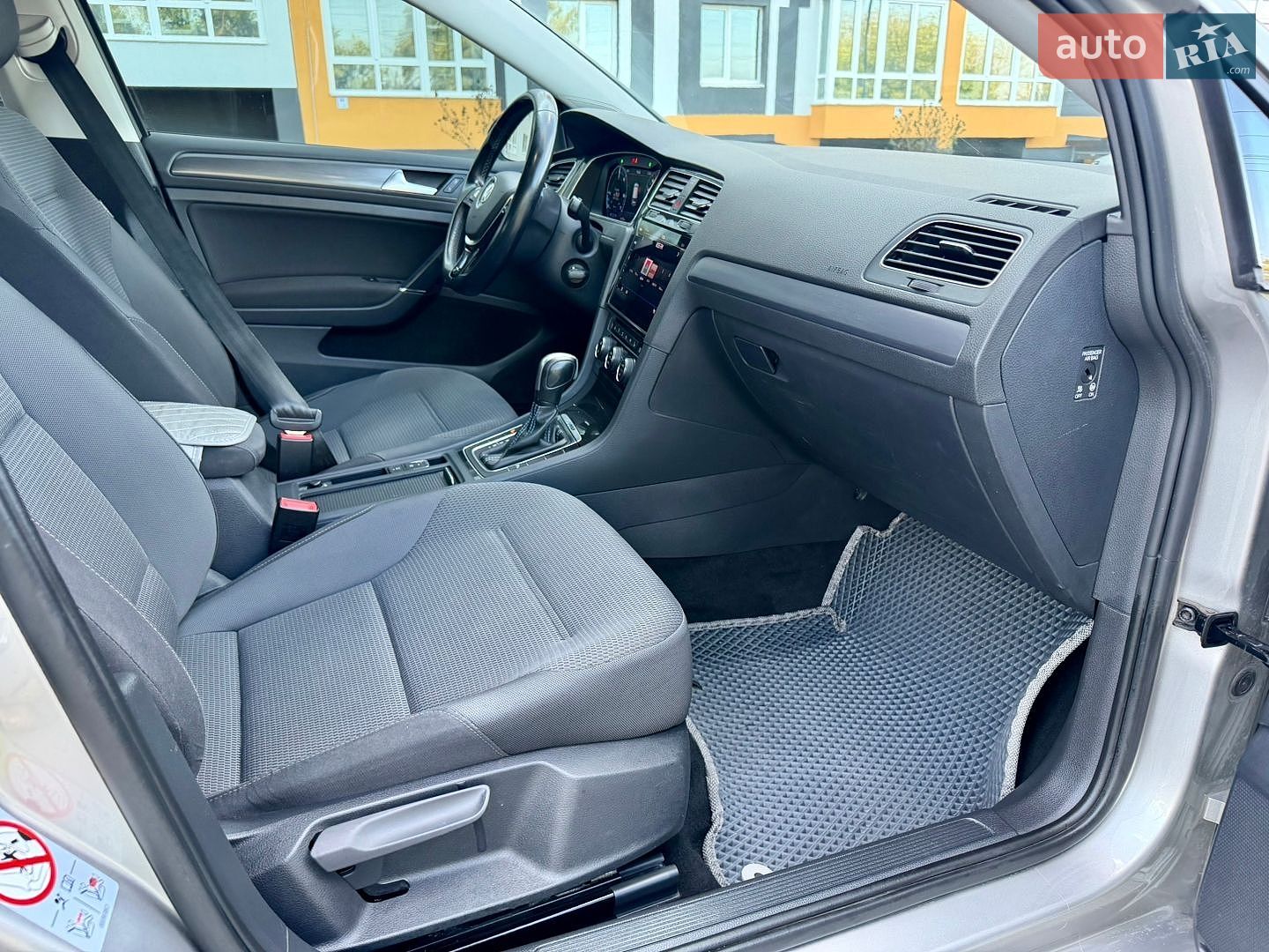 Volkswagen e-Golf 2019 VIN WVWZZZAUZL8906464 фото оголошення 26 з 39