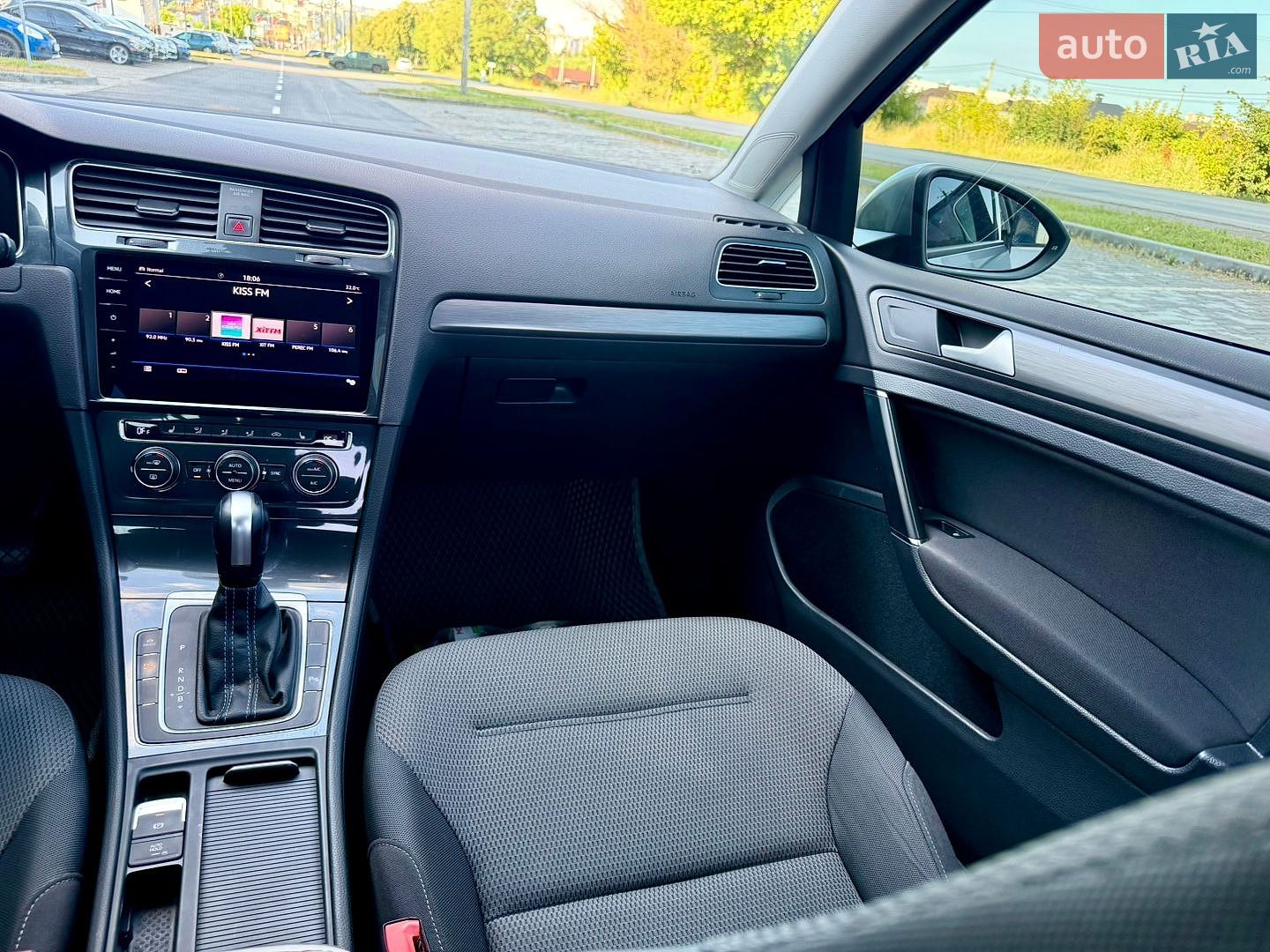 Volkswagen e-Golf 2019 VIN WVWZZZAUZL8906464 фото оголошення 29 з 39