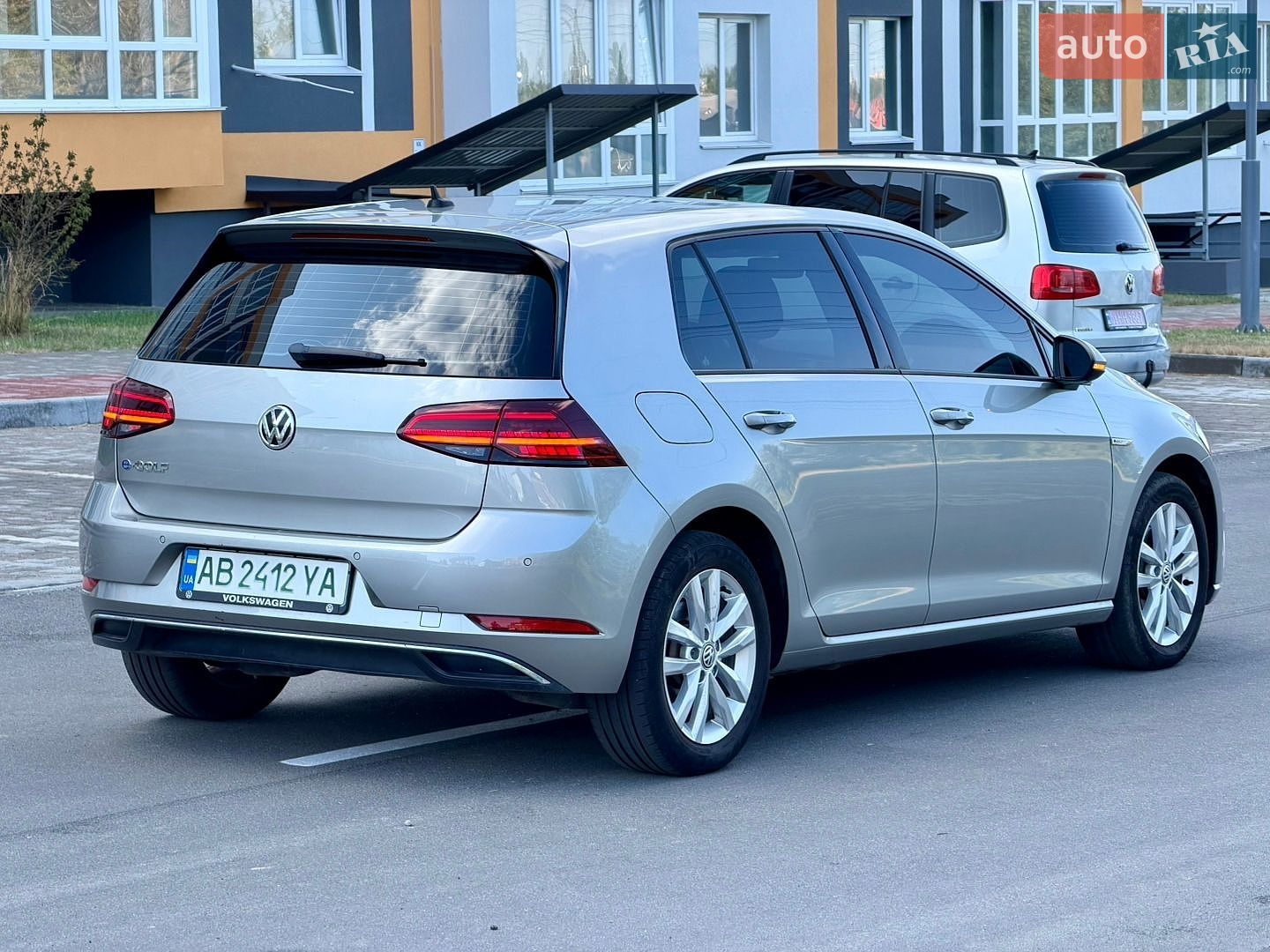 Volkswagen e-Golf 2019 VIN WVWZZZAUZL8906464 фото оголошення 11 з 39