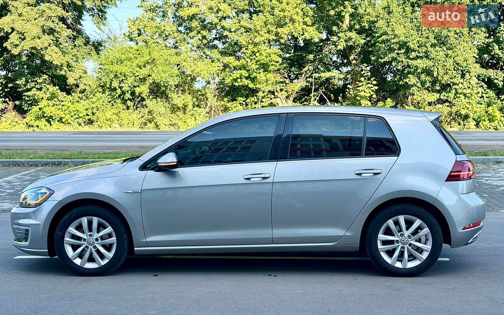 Volkswagen e-Golf 2019 VIN WVWZZZAUZL8906464 фото оголошення 8 з 39