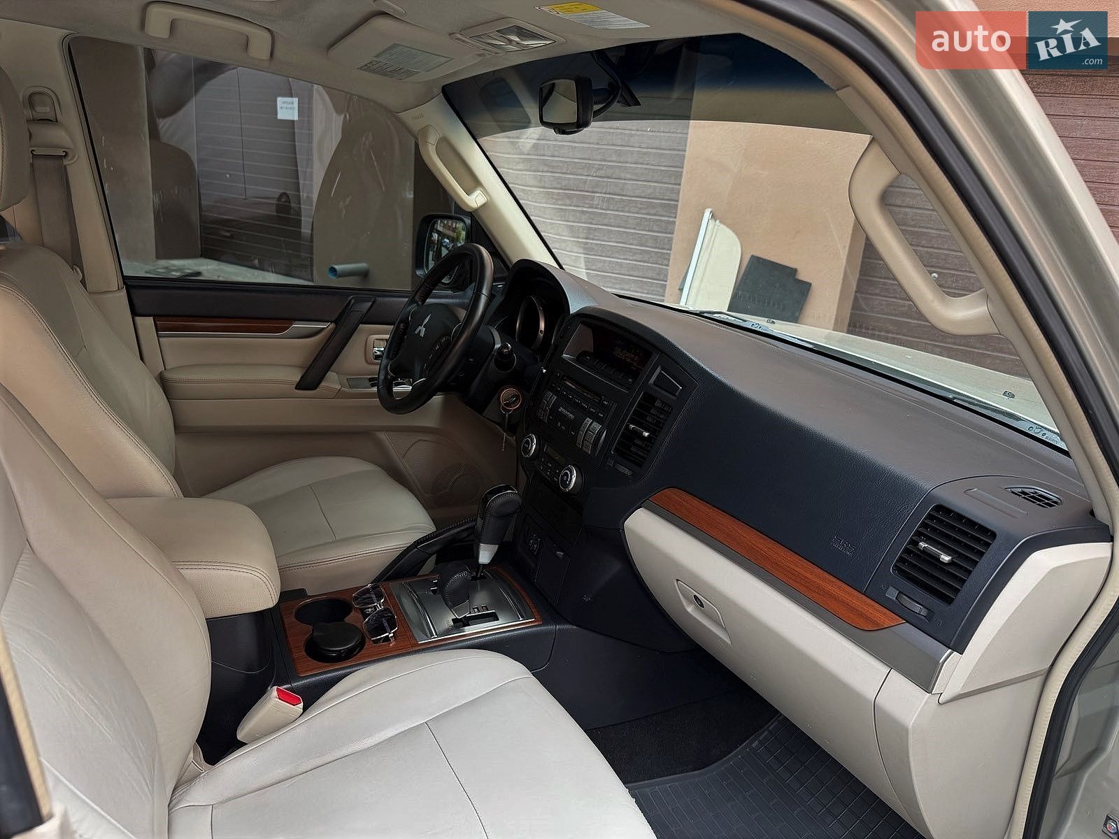 Mitsubishi Pajero Wagon 2009 VIN JMBLYV97W8J003568 фото оголошення 6 з 11