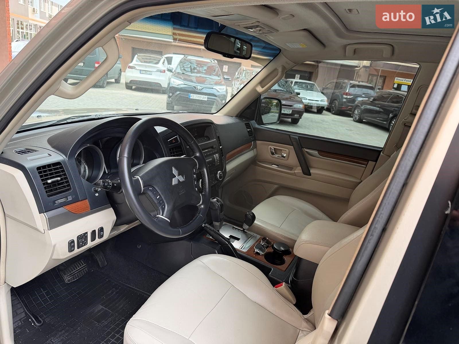 Mitsubishi Pajero Wagon 2009 VIN JMBLYV97W8J003568 фото оголошення 8 з 11