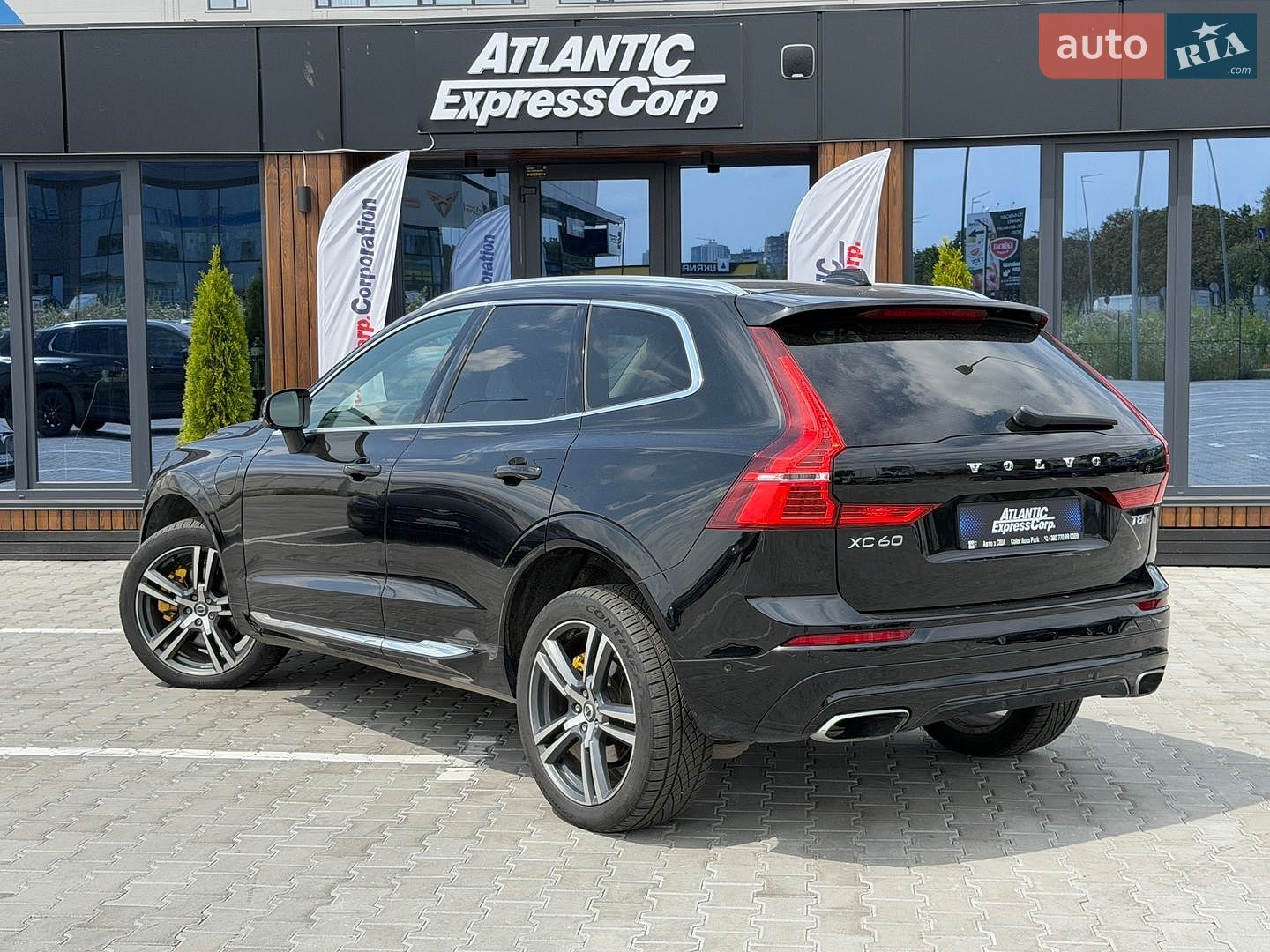 Volvo XC60 2018 VIN LYVBR0DLXKB247616 фото оголошення 4 з 19