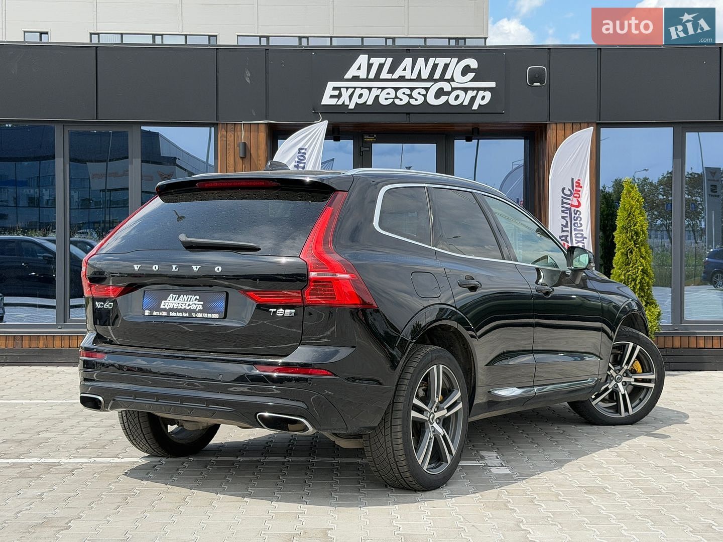 Volvo XC60 2018 VIN LYVBR0DLXKB247616 фото оголошення 5 з 19
