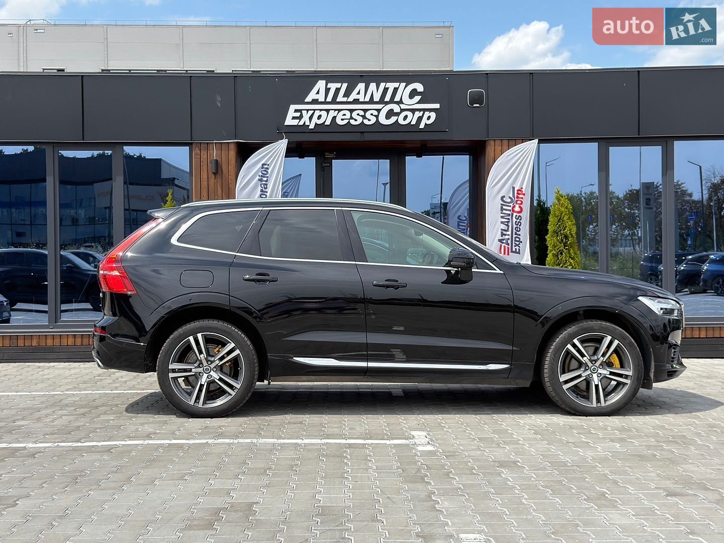 Volvo XC60 2018 VIN LYVBR0DLXKB247616 фото оголошення 7 з 19