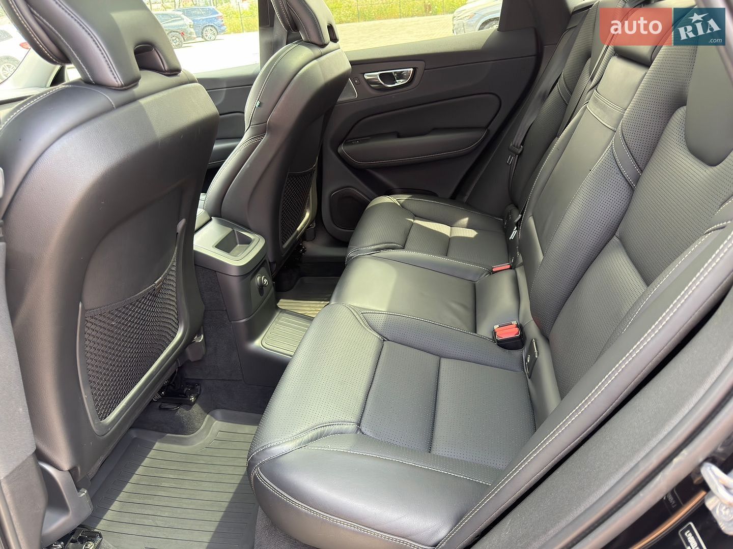 Volvo XC60 2018 VIN LYVBR0DLXKB247616 фото оголошення 9 з 19