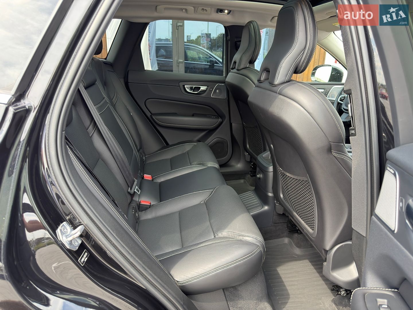 Volvo XC60 2018 VIN LYVBR0DLXKB247616 фото оголошення 11 з 19
