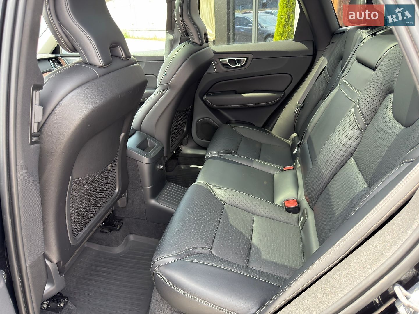 Volvo XC60 2018 VIN LYVBR0DLXKB247616 фото оголошення 17 з 19