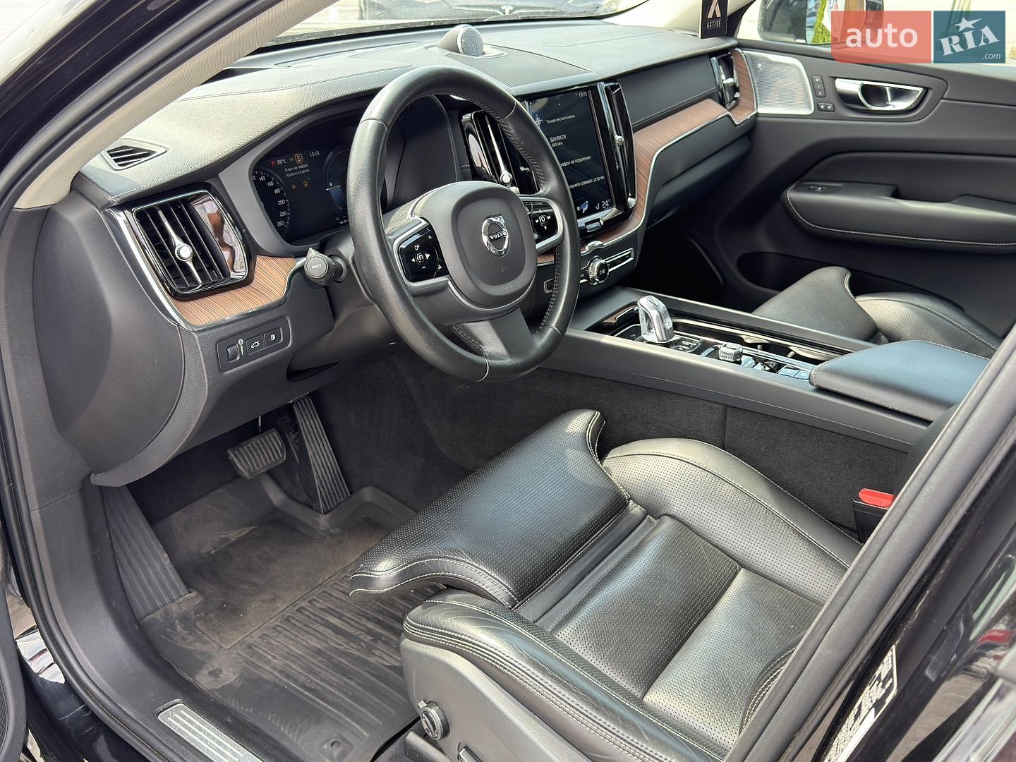Volvo XC60 2018 VIN LYVBR0DLXKB247616 фото оголошення 18 з 19