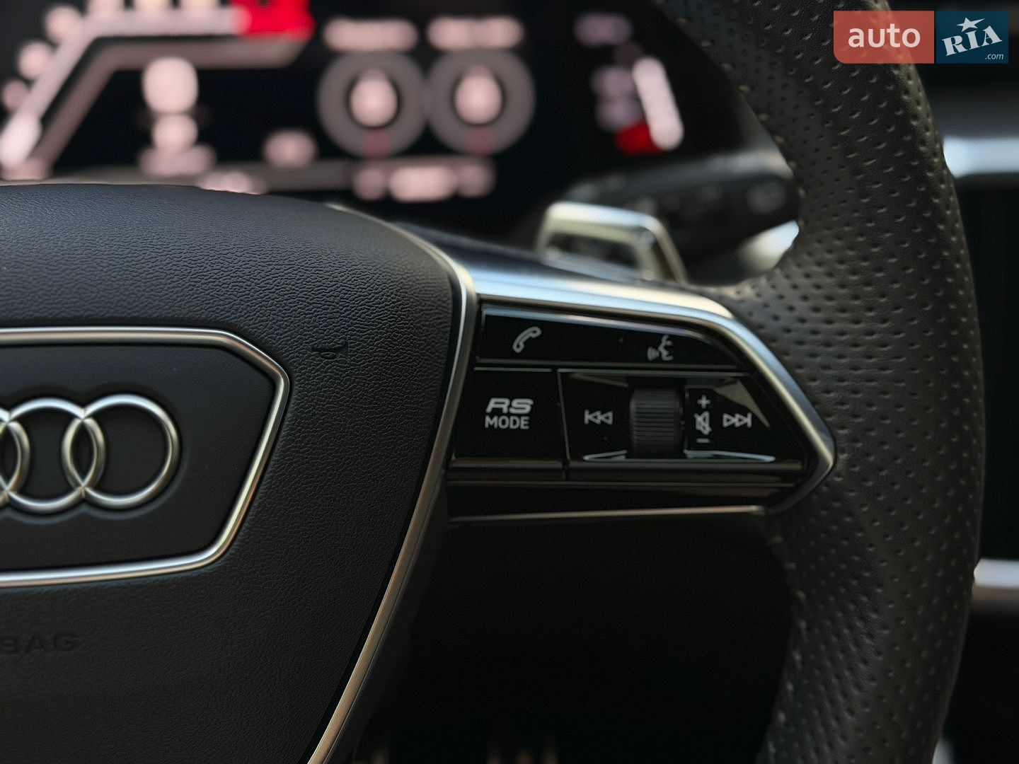 Audi RS6 2020 VIN WUAZZZF20MN901813 фото оголошення 17 з 24