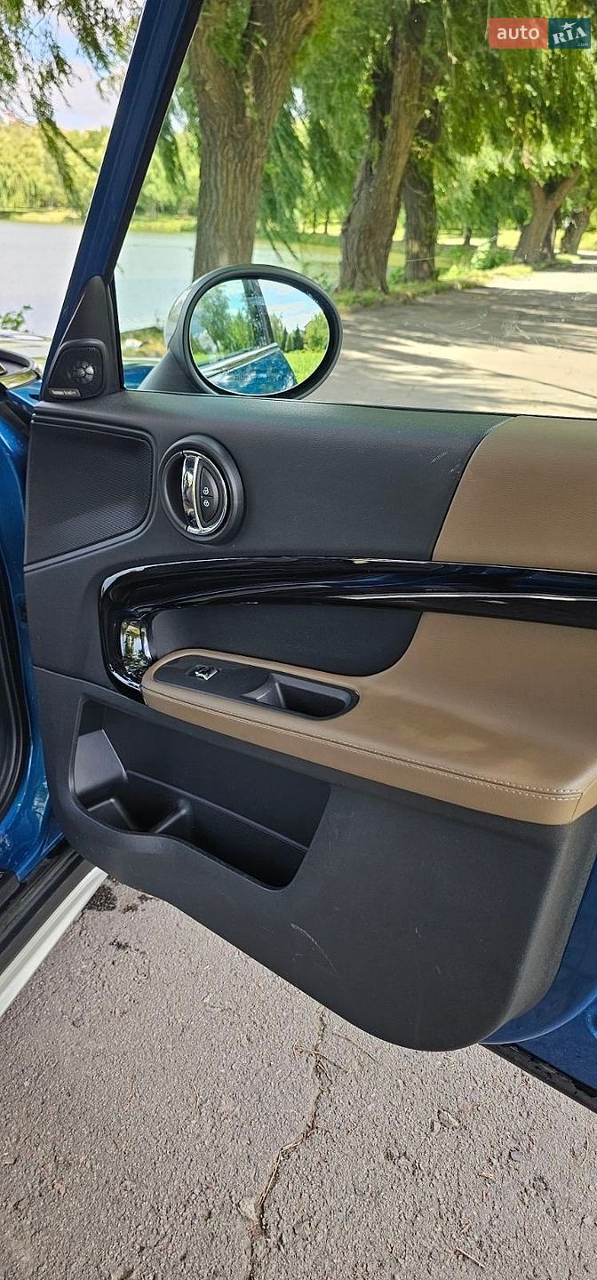Mini Countryman 2019 VIN WMZYU7C5XK3F94740 фото оголошення 24 з 33