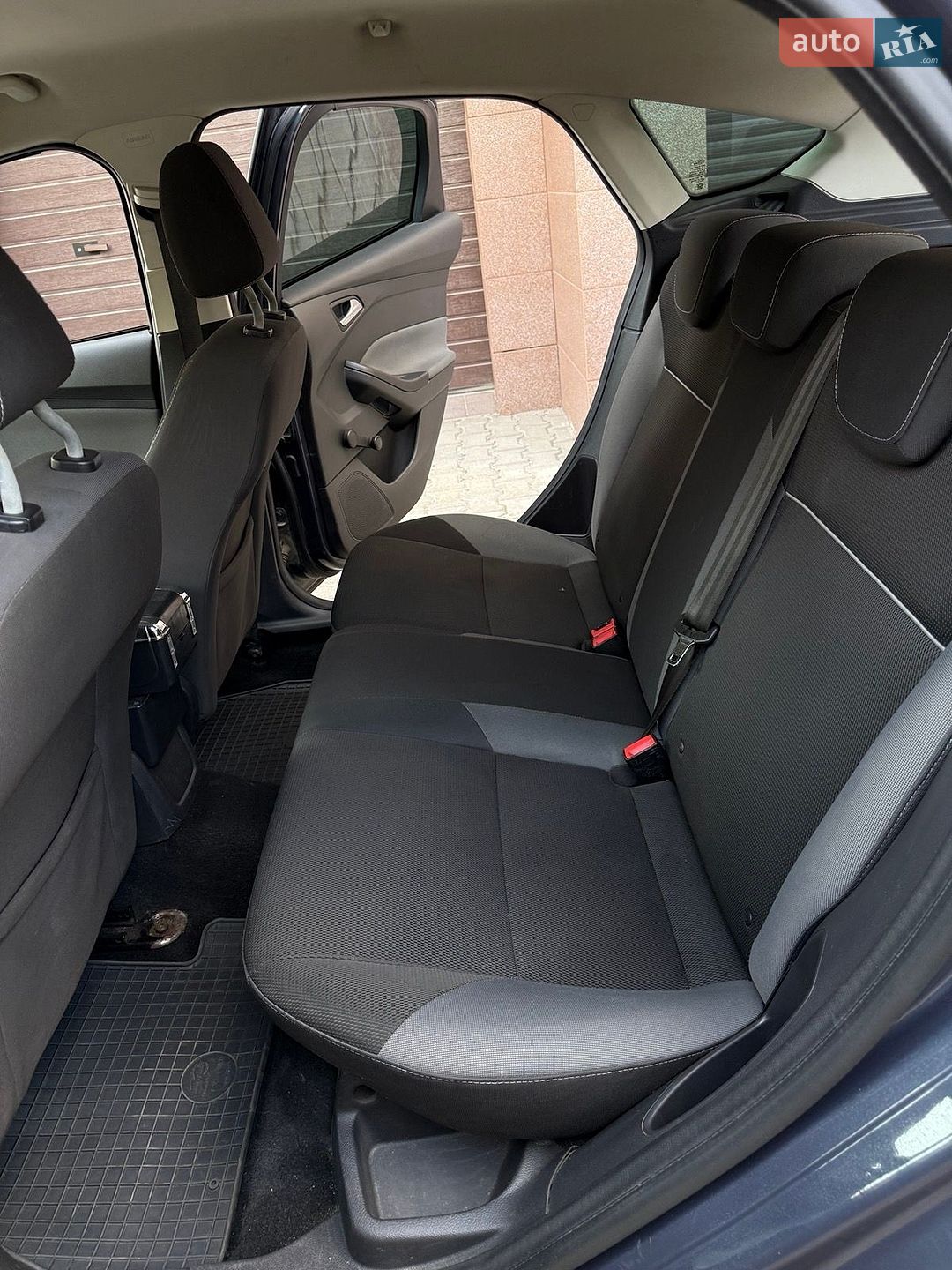 Ford Focus 2012 VIN WF0KXXGCBKCS12734 фото оголошення 26 з 37