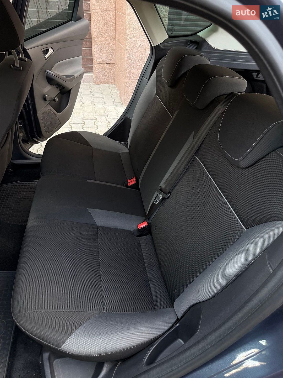Ford Focus 2012 VIN WF0KXXGCBKCS12734 фото оголошення 28 з 37