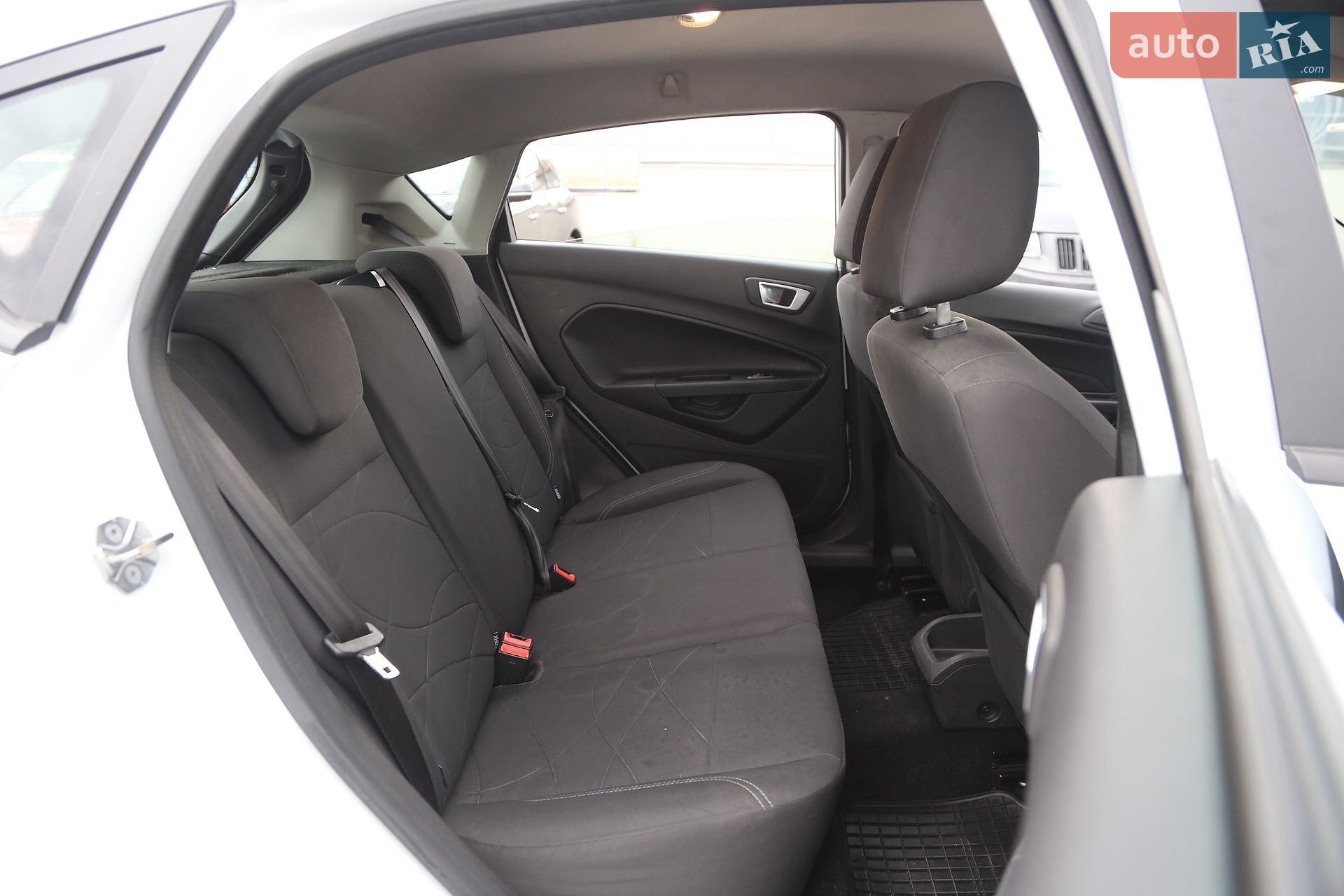 Ford Fiesta 2016 VIN WF0DXXGAKDGS42578 фото оголошення 10 з 21