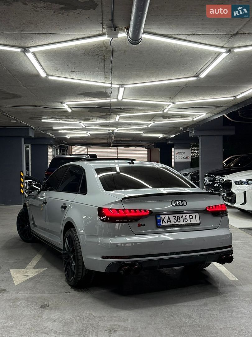 Audi A4 2016 VIN WAUENAF42HN024528 фото оголошення 2 з 17