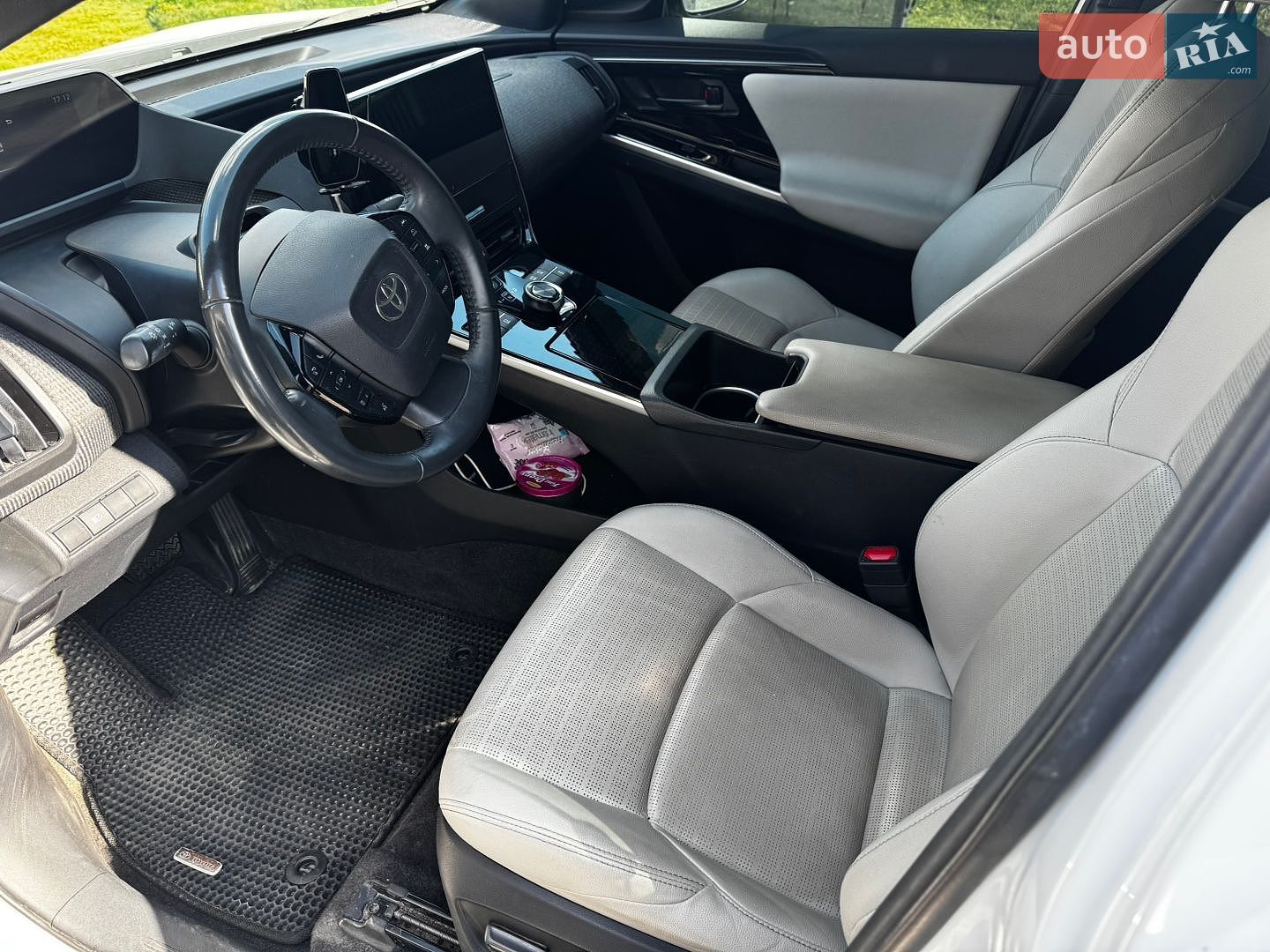 Toyota bZ4X 2023 VIN LFMKP14T7P0006898 фото оголошення 7 з 14