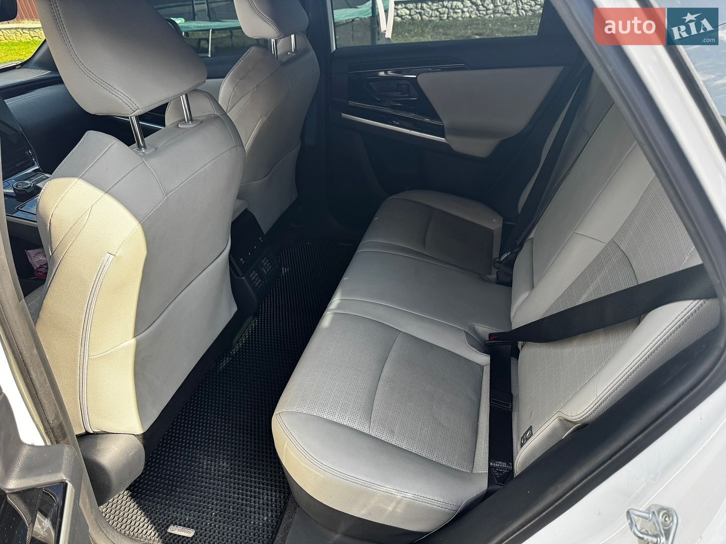 Toyota bZ4X 2023 VIN LFMKP14T7P0006898 фото оголошення 8 з 14
