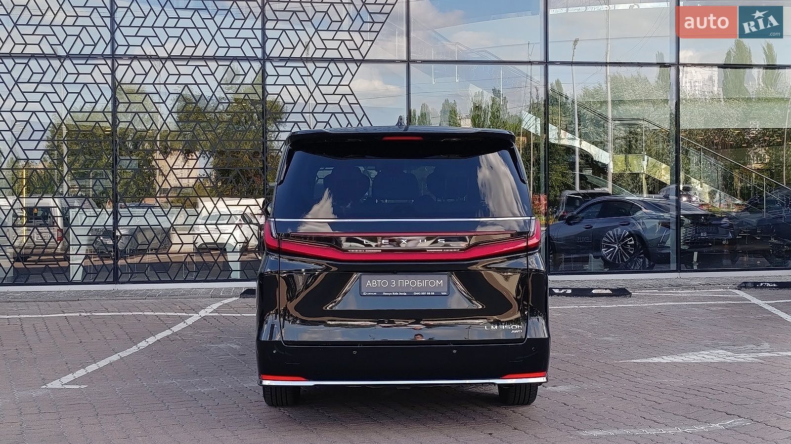 Lexus LM 2025 VIN JTHCCAAD705007346 фото оголошення 4 з 11