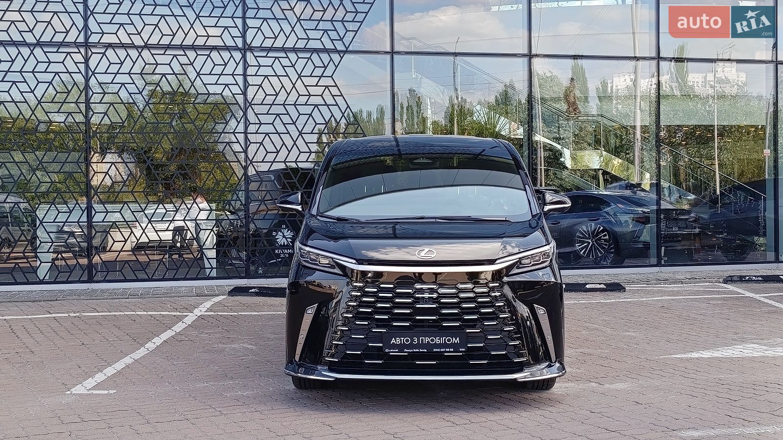Lexus LM 2025 VIN JTHCCAAD705007346 фото оголошення 5 з 11