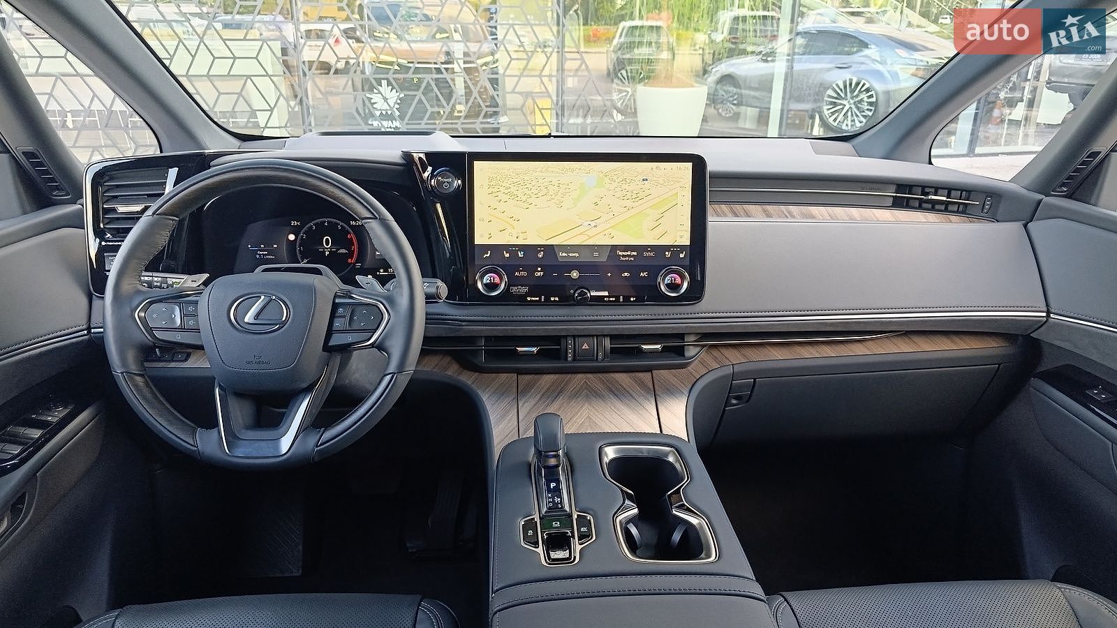 Lexus LM 2025 VIN JTHCCAAD705007346 фото оголошення 8 з 11