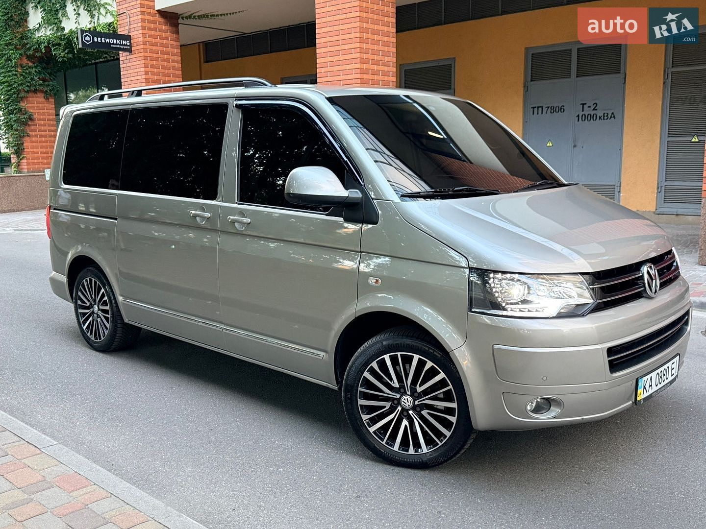 Volkswagen Multivan 2010 VIN WV2ZZZ7HZBH003979 фото оголошення 2 з 18