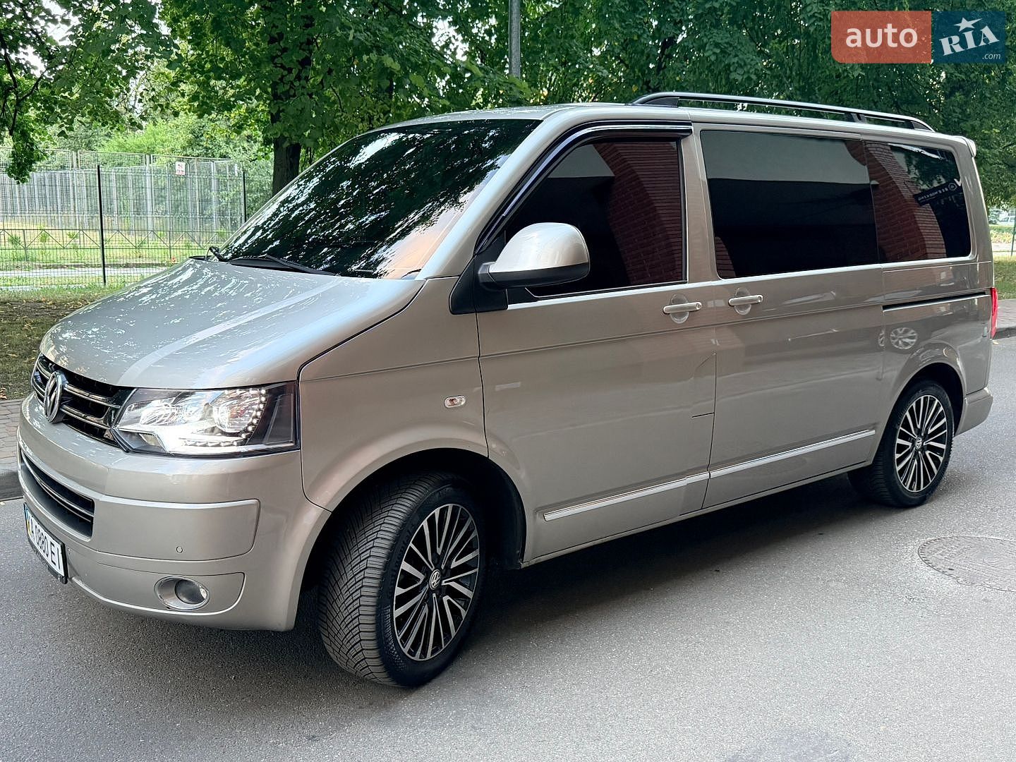 Volkswagen Multivan 2010 VIN WV2ZZZ7HZBH003979 фото оголошення 4 з 18