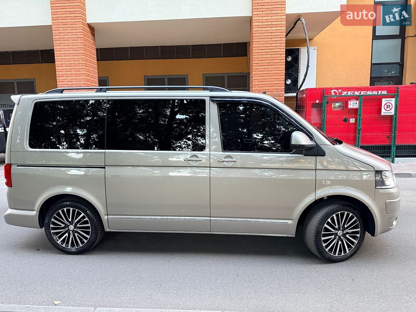 Volkswagen Multivan 2010 VIN WV2ZZZ7HZBH003979 фото оголошення 8 з 18