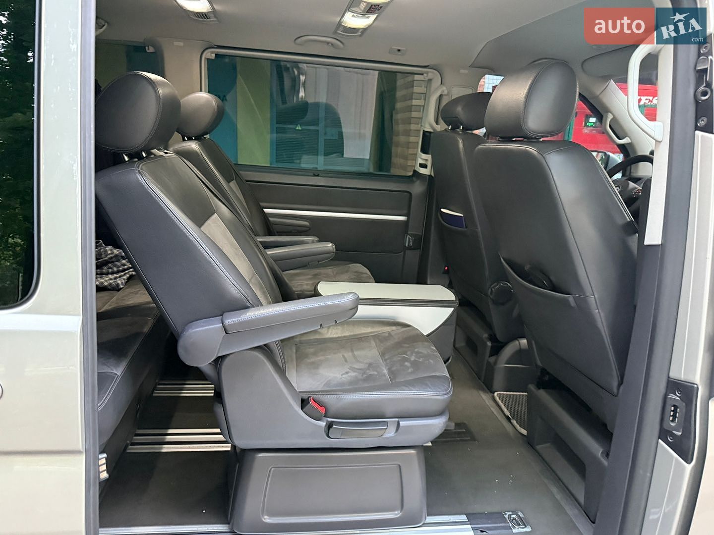 Volkswagen Multivan 2010 VIN WV2ZZZ7HZBH003979 фото оголошення 9 з 18