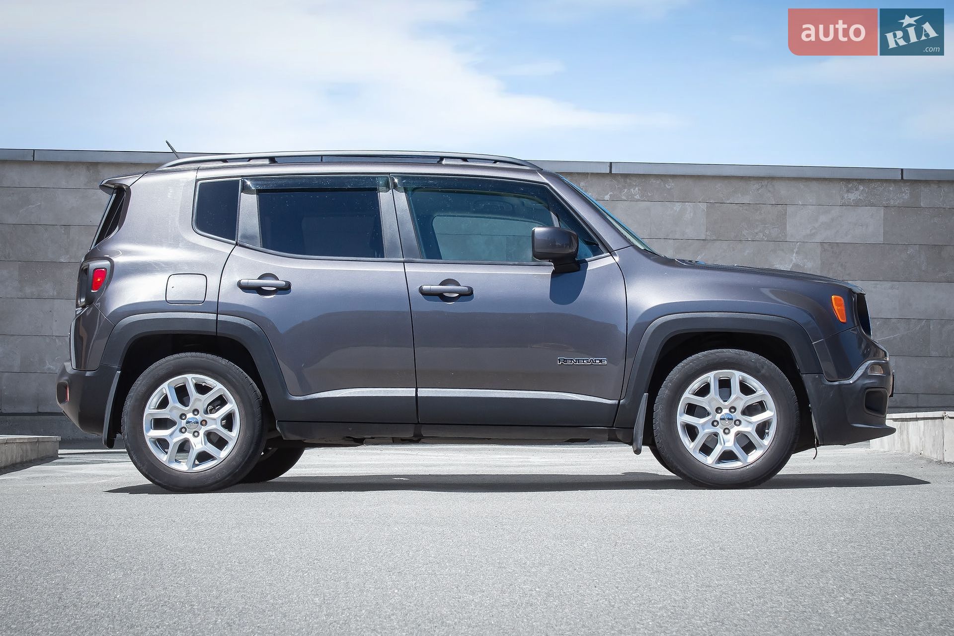 Jeep Renegade 2016 VIN ZACCJABB8HPE94306 фото оголошення 3 з 34