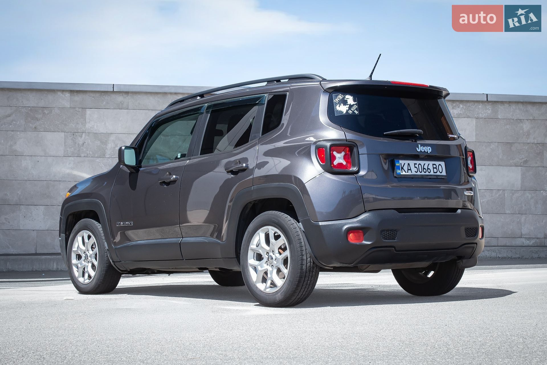Jeep Renegade 2016 VIN ZACCJABB8HPE94306 фото оголошення 2 з 34