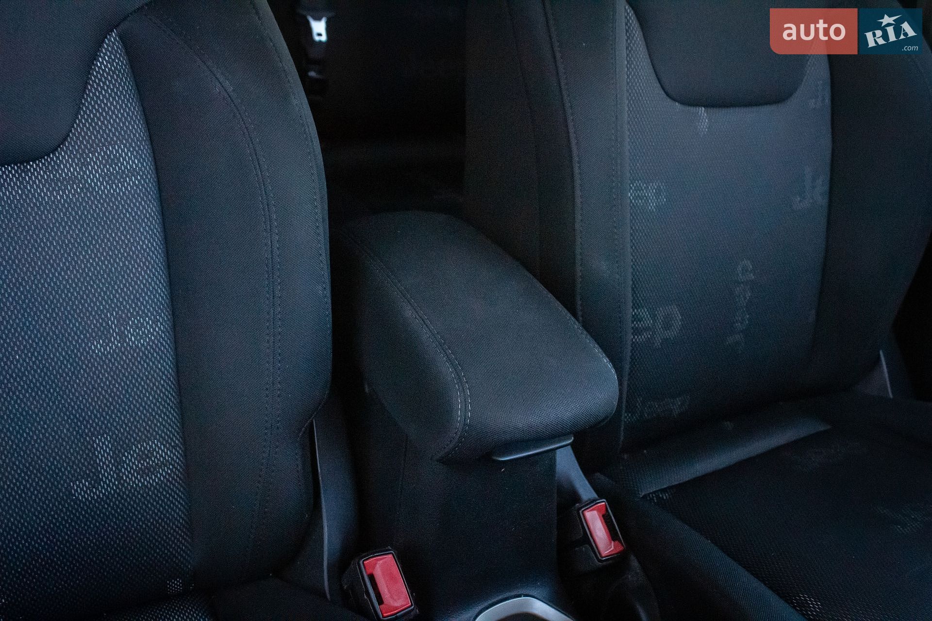 Jeep Renegade 2016 VIN ZACCJABB8HPE94306 фото оголошення 21 з 34