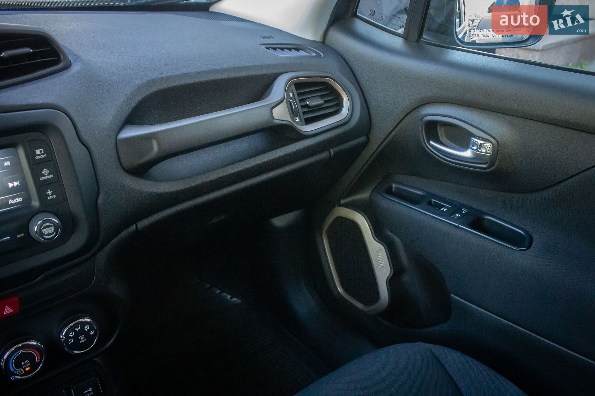 Jeep Renegade 2016 VIN ZACCJABB8HPE94306 фото оголошення 22 з 34