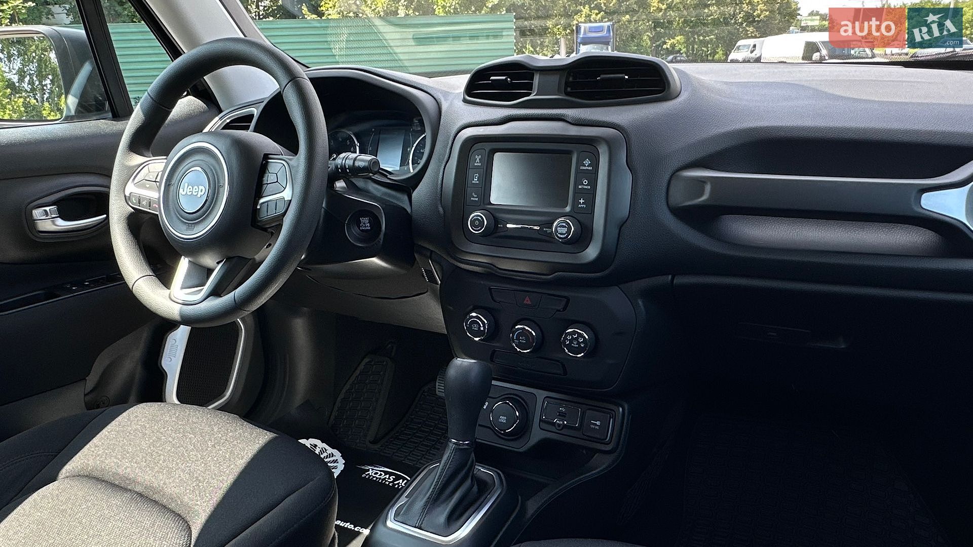 Jeep Renegade 2019 VIN ZACNJBAB2KPK61641 фото оголошення 18 з 31