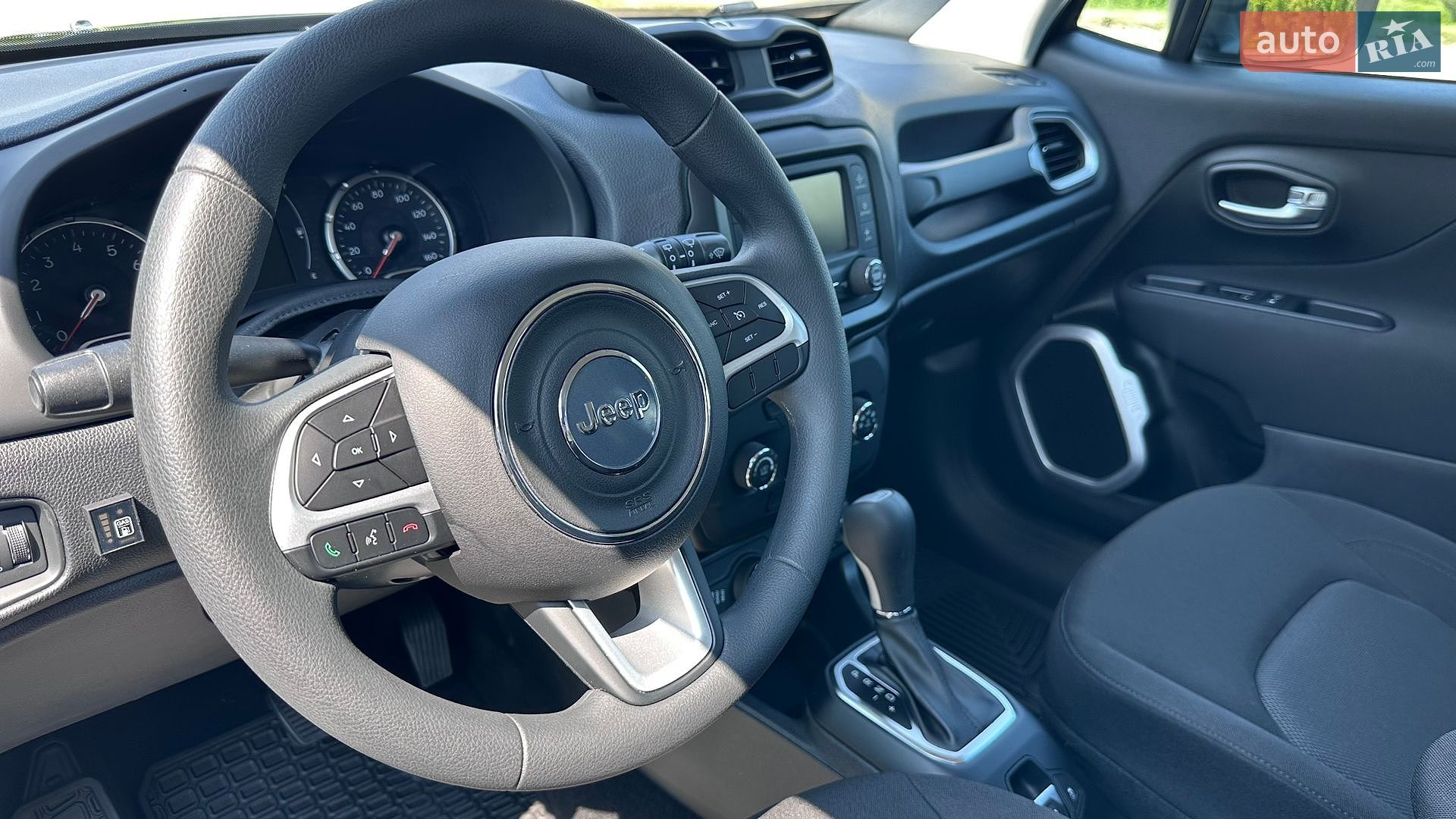 Jeep Renegade 2019 VIN ZACNJBAB2KPK61641 фото оголошення 22 з 31