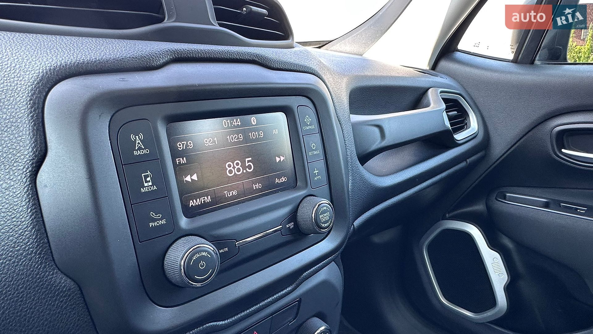 Jeep Renegade 2019 VIN ZACNJBAB2KPK61641 фото оголошення 24 з 31