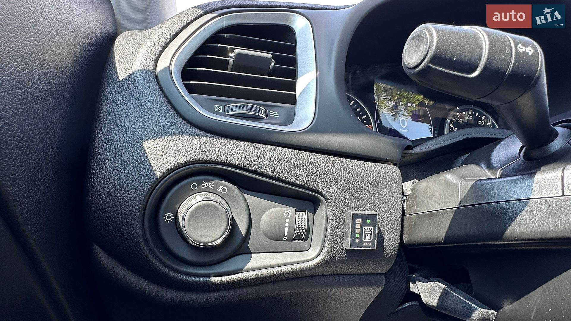 Jeep Renegade 2019 VIN ZACNJBAB2KPK61641 фото оголошення 25 з 31