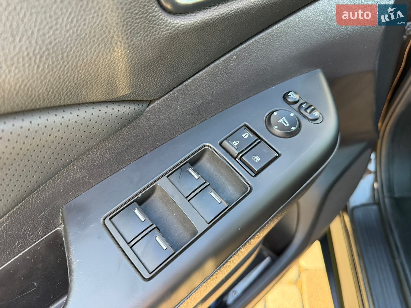 Honda CR-V 2016 VIN SHSRE6880FU529900 фото оголошення 29 з 30