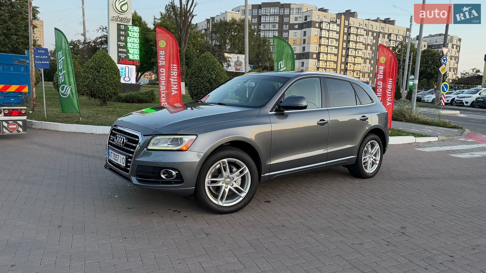 Audi Q5 2015 VIN WA1LFAFP2FA135290 фото оголошення 2 з 90